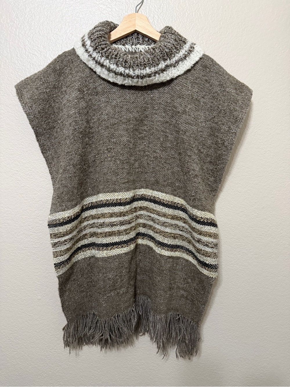 Vintage poncho Women’s One Size Hand Made Crochet Turtleneck Fringe Western
